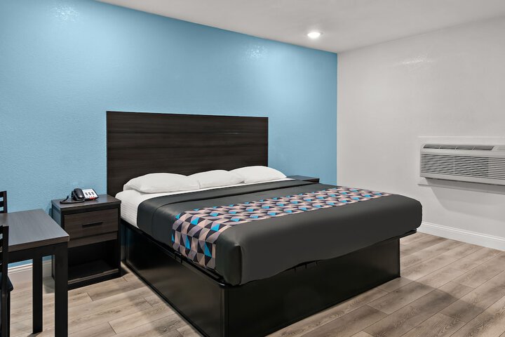 Room 14 of 24