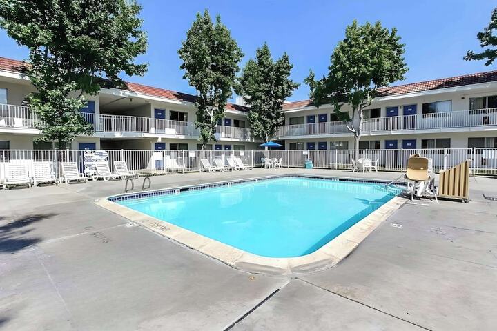 Pool 8 of 37