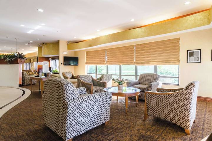 Comfort Suites Salina South