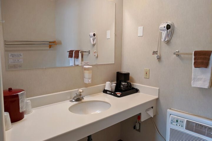 Aquarius Inn