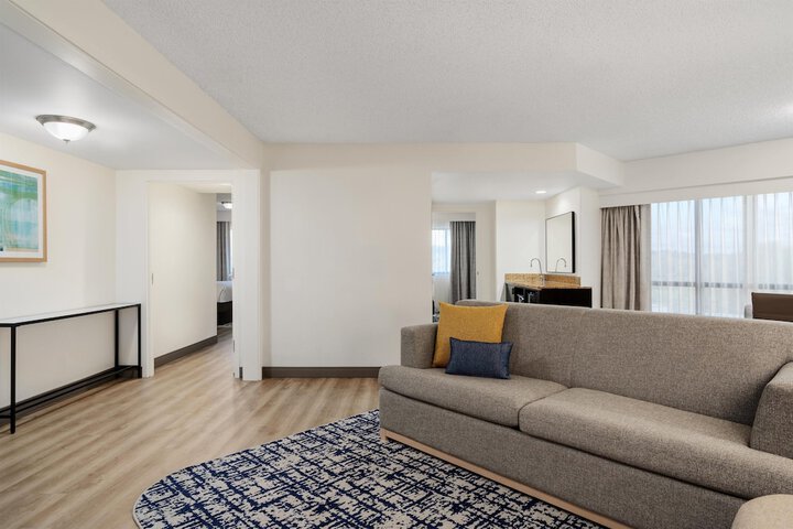 Embassy Suites by Hilton Seattle Tacoma International Airport
