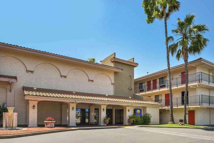 Hotel 2 of 48