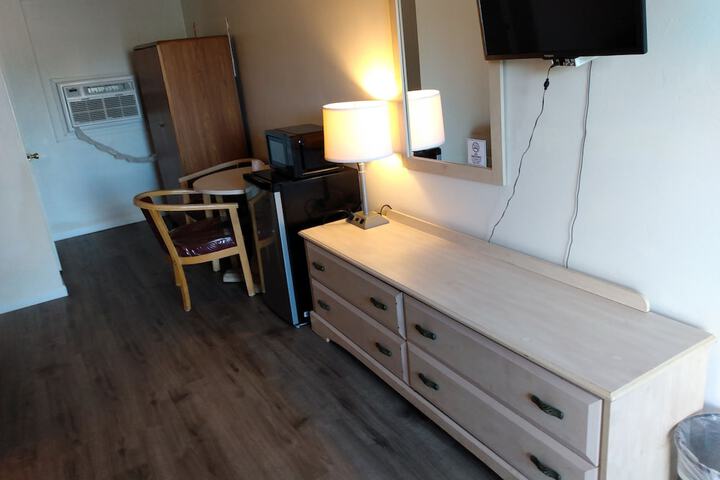 Room 28 of 34