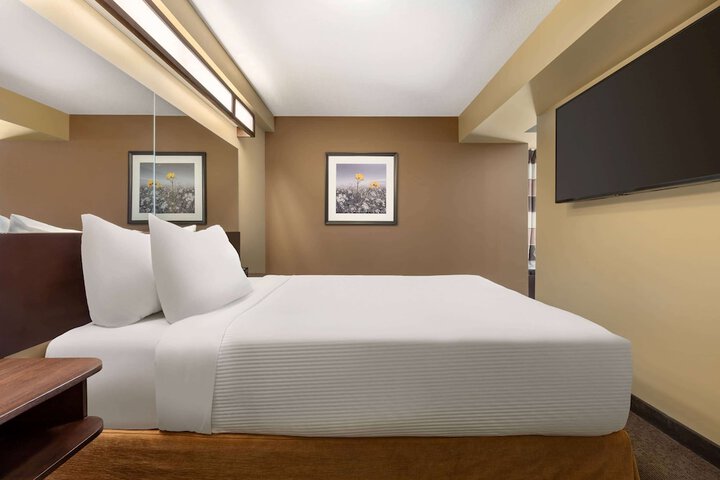 Room 14 of 38