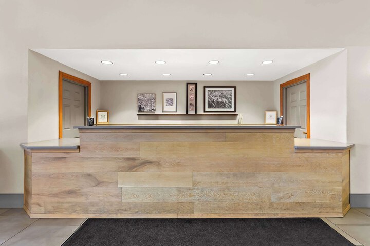 Country Inn & Suites by Radisson Portage, IN