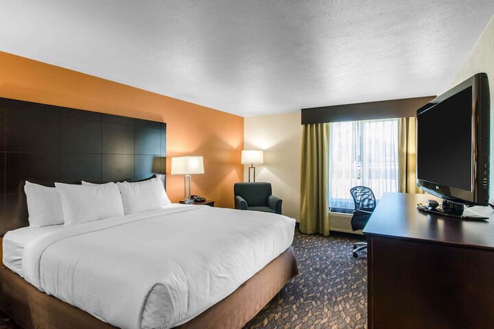 Room 34 of 40
