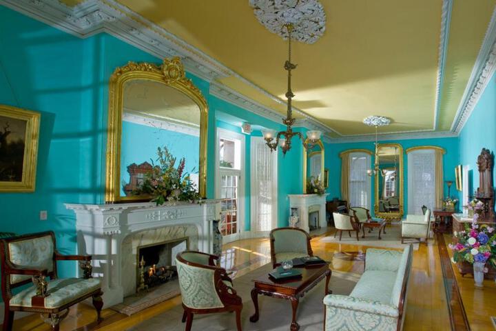 Southern Mansion
