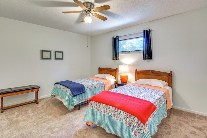 Seneca Escape w / Screened Patio: Near Lakes!