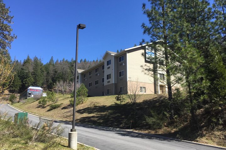 Travelodge by Wyndham Dunsmuir