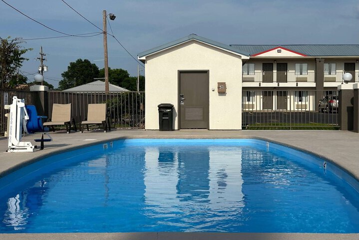Pool 10 of 49