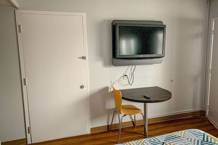 Room 14 of 32