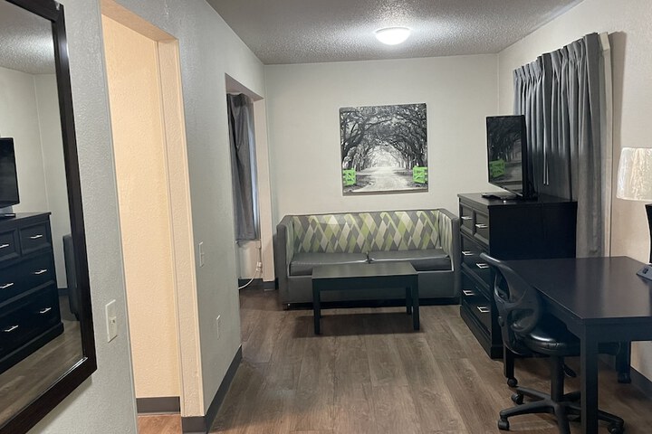Room 12 of 18