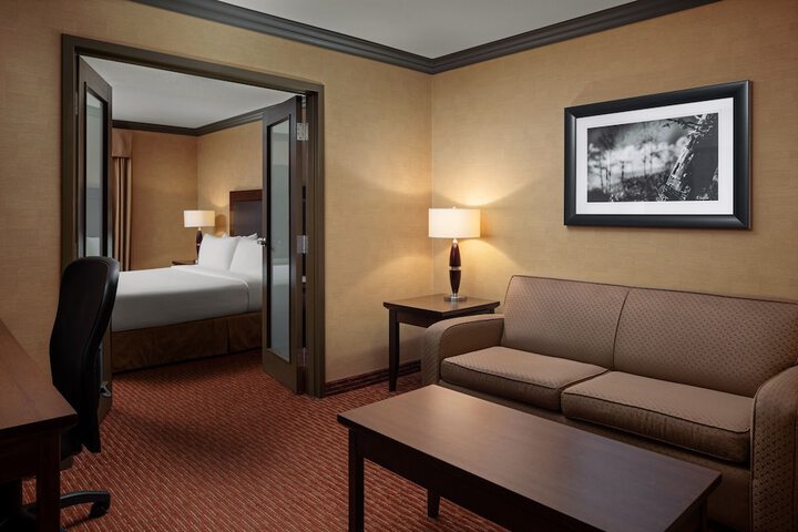 Room 5 of 27