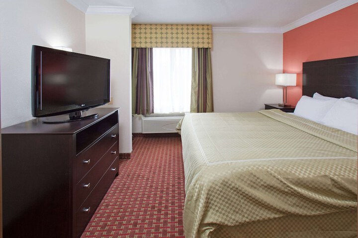 AmericInn by Wyndham Johnston Des Moines