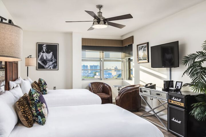Room 93 of 176