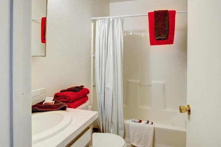 CRIMSON HILLS MOTEL
