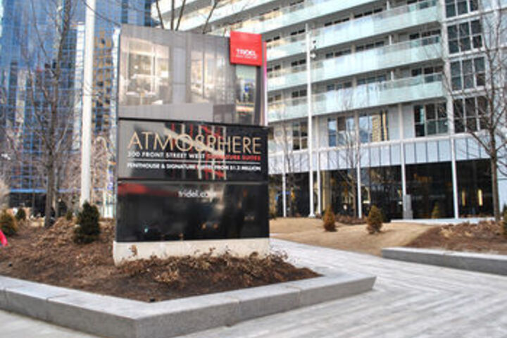 Livingsuites Toronto Front & John