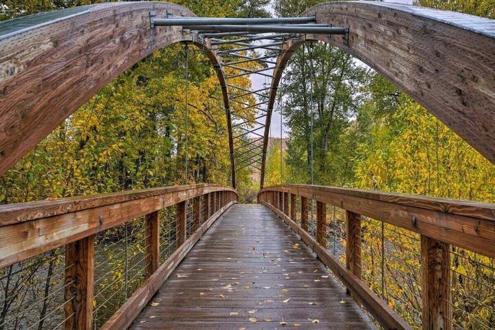 Creekside on Quigley - 3BD Private Home on Trails + Hot Tub