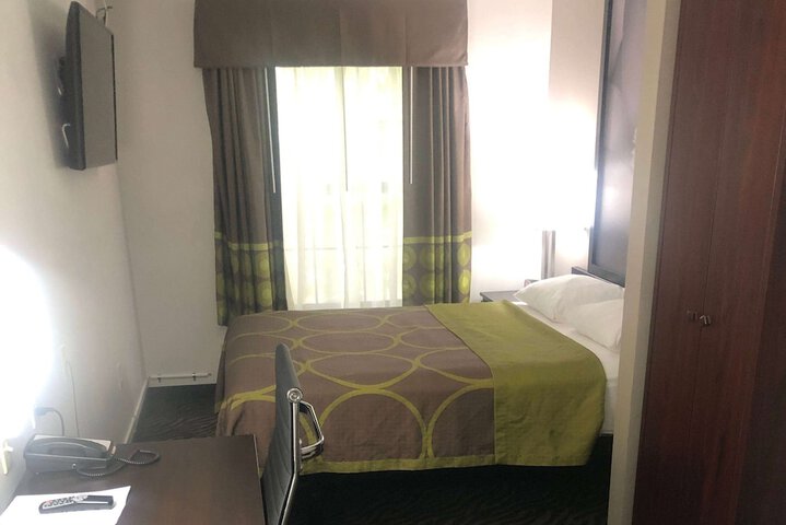 Room 11 of 43