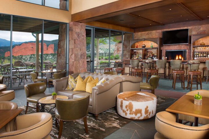 Lounge 77 of 116