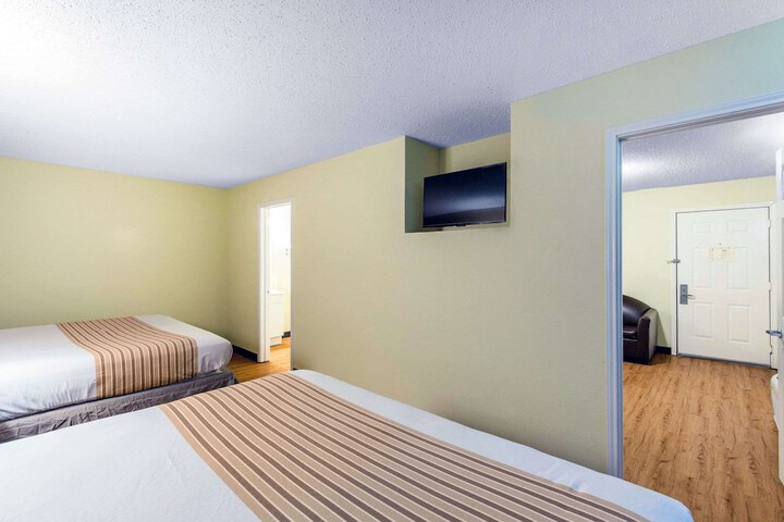 Room 29 of 33