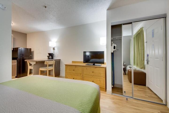 Room 18 of 28