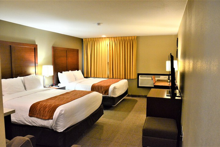 Room 28 of 103