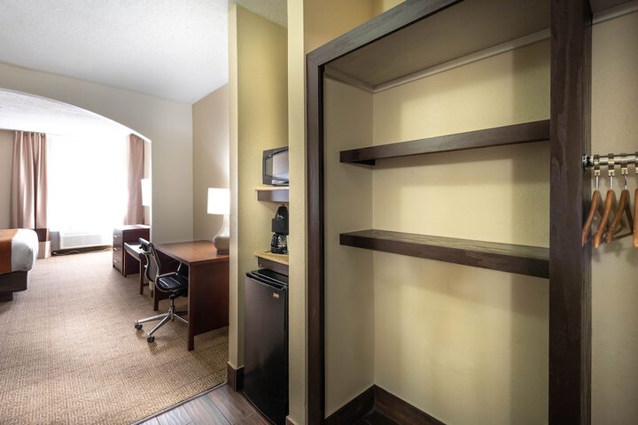 Room 25 of 32
