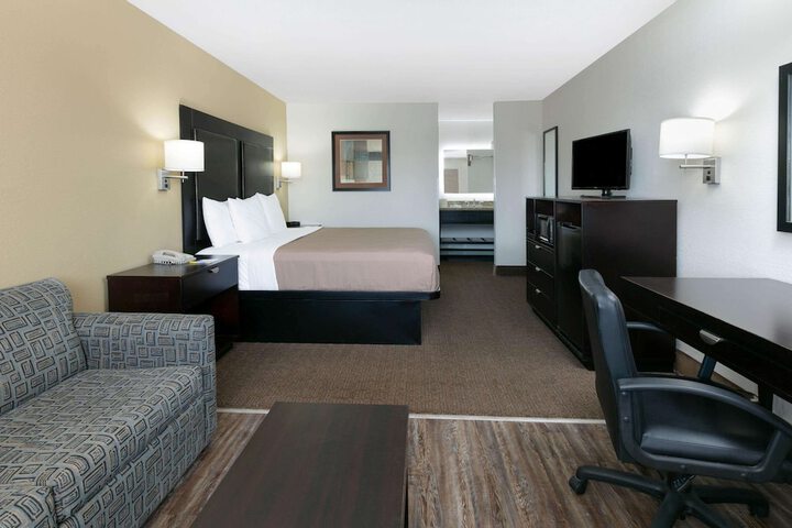 Room 17 of 32