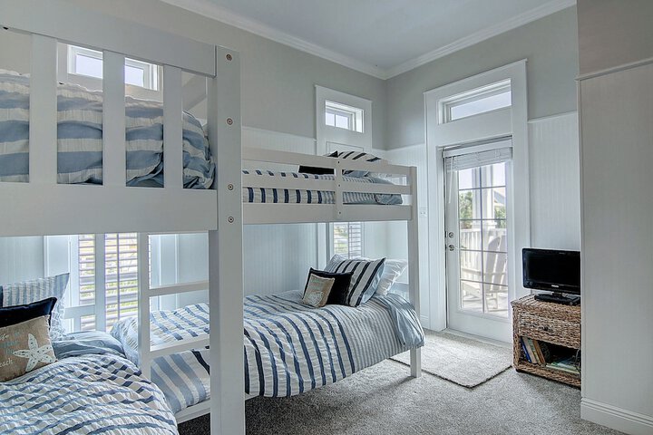 Room 11 of 28