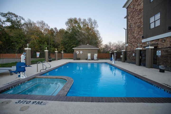 Pool 21 of 87