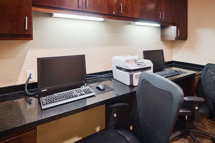 Business Center 25 of 26