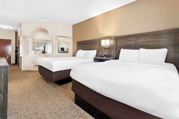 Comfort Suites near Robins Air Force Base