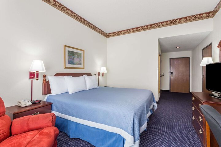 Room 9 of 17