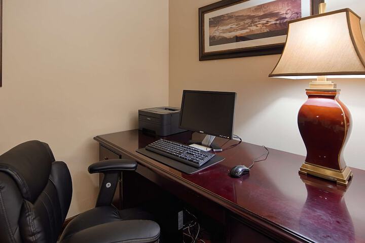Business Center 42 of 44