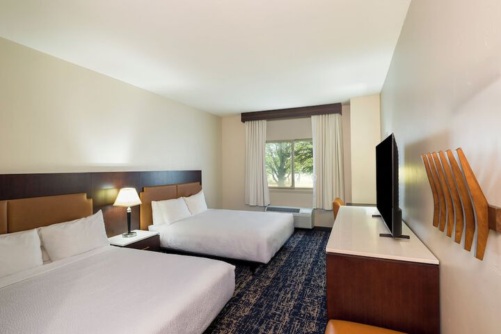 Gray Wolf Inn & Suites