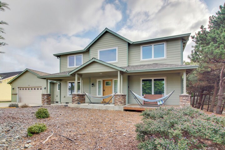Spacious Bandon Getaway - 2 Blocks to Ocean!