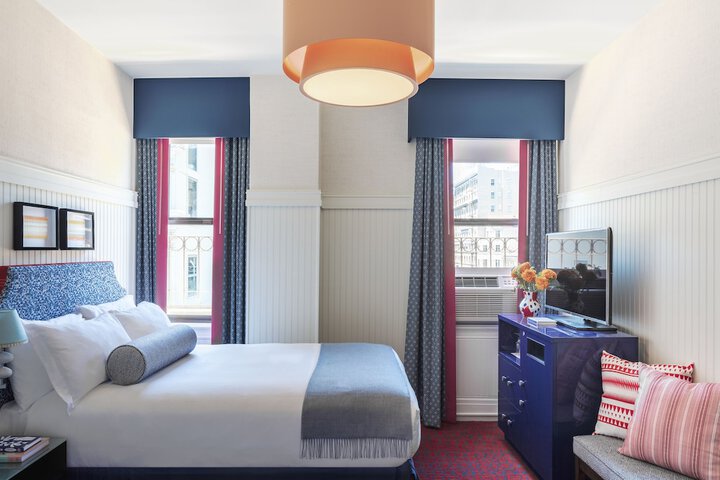 Room 43 of 77