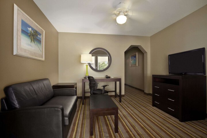 Room 6 of 11