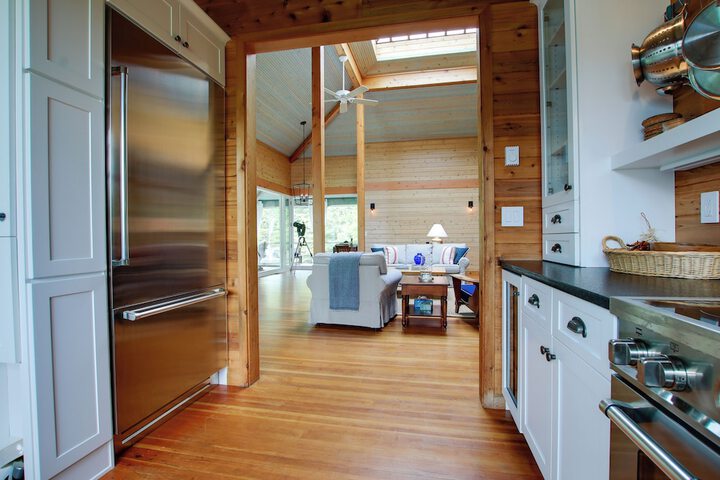 Serene Washington Island Getaway w / Private Beach!