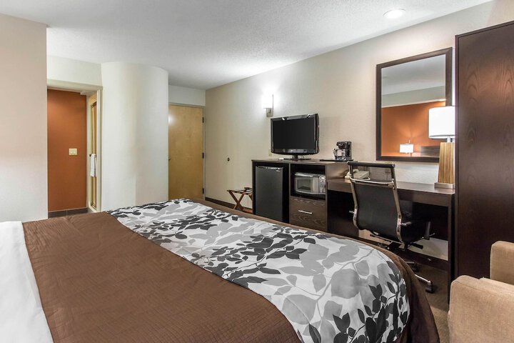 Room 32 of 49