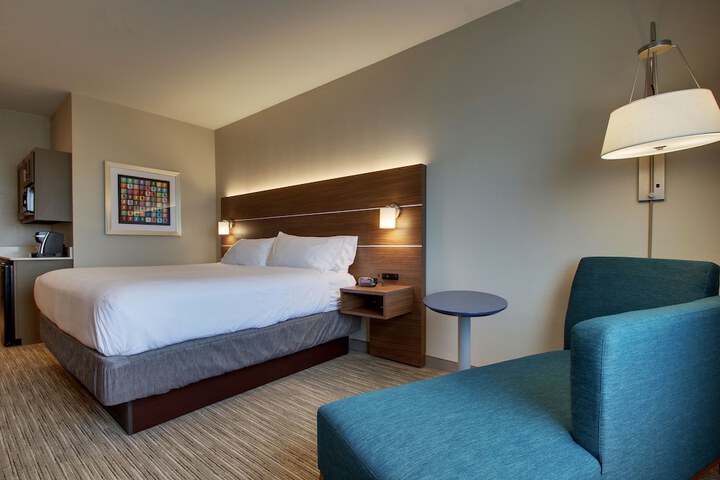 Holiday Inn Express Hotel & Suites Vernon College Area by IHG