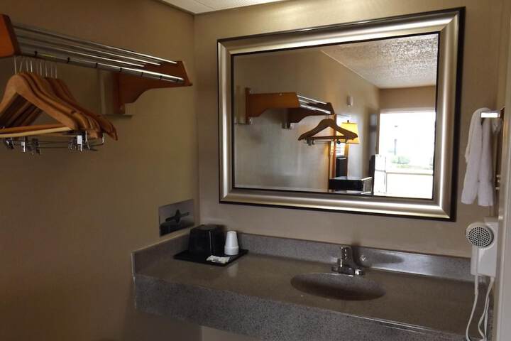 Room 21 of 27