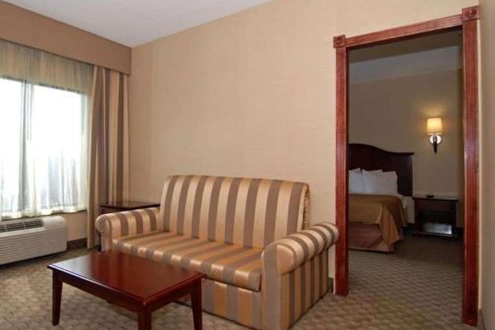 Room 11 of 16