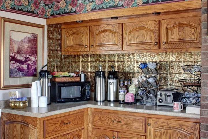 Breakfast/Coffee Service 56 of 63