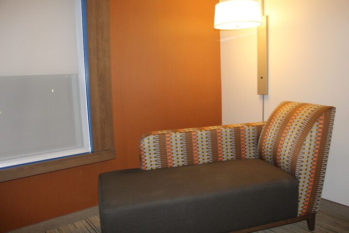 Room 52 of 148
