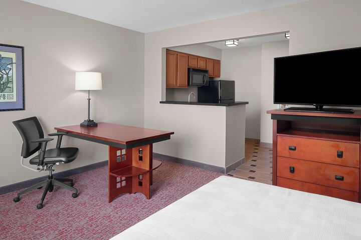 Room 17 of 33