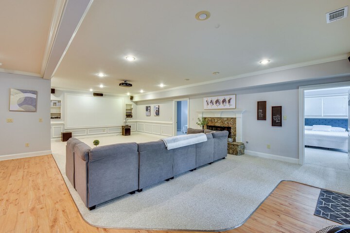 Grand Lakefront Home in Hartwell w / Game Room!