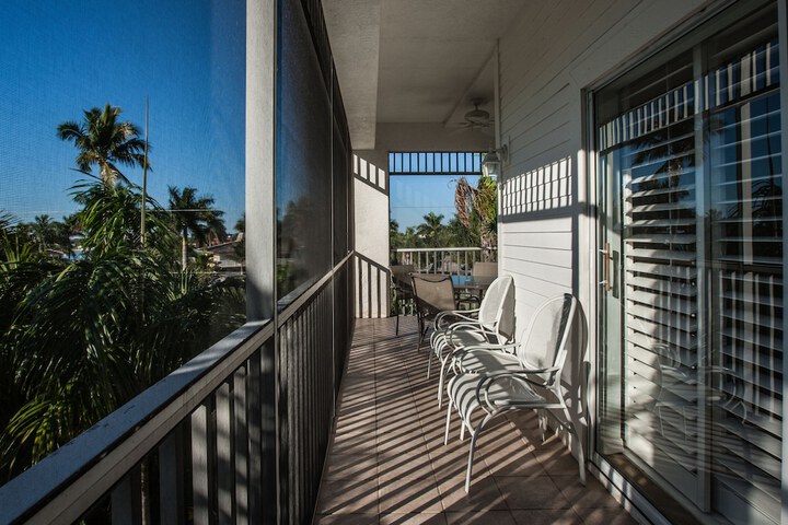 Olde Marco Island Inn and Suites