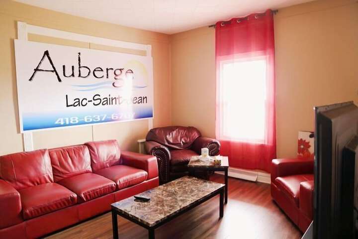 Lounge 21 of 34